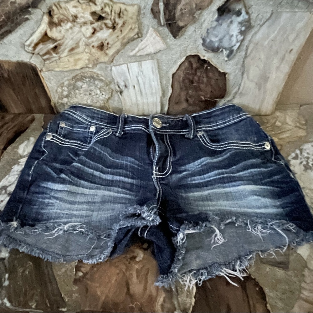 Cute distressed shorts size 9/10